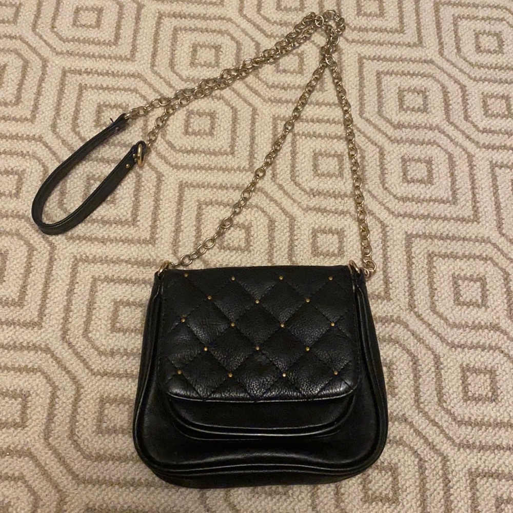 Gorjana black chain bag. Magnetic closure.